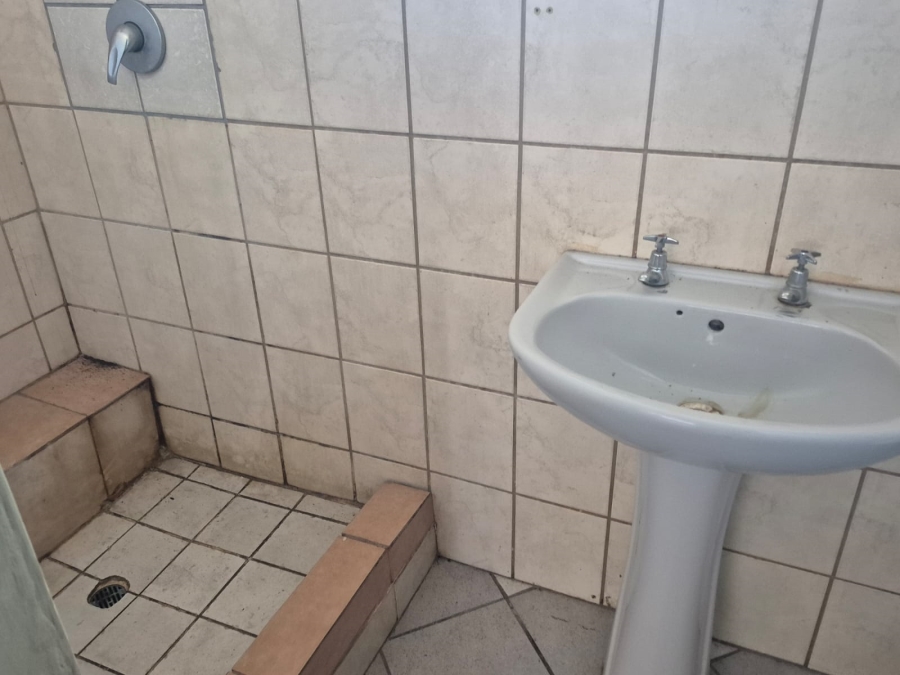 8 Bedroom Property for Sale in Parys Free State